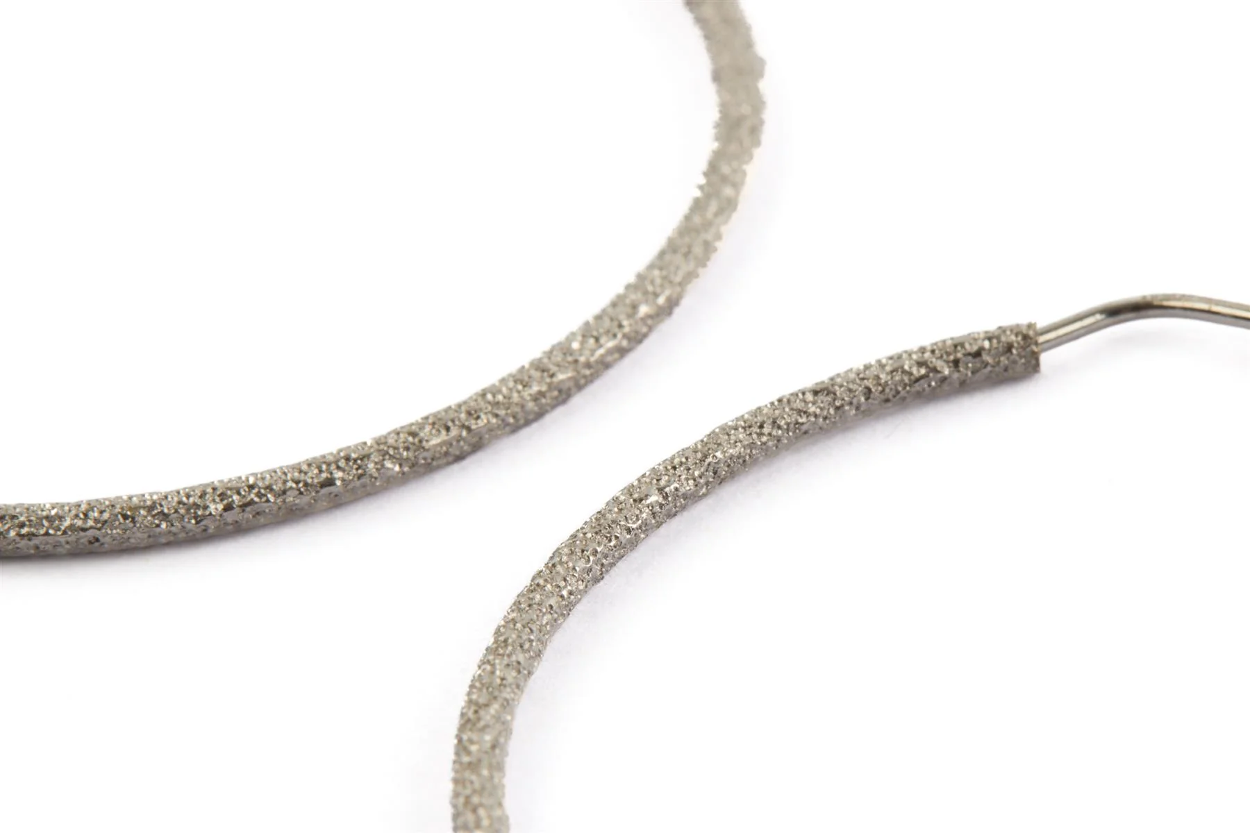 18K WHITE GOLD HOOP EARRINGS - Image 5