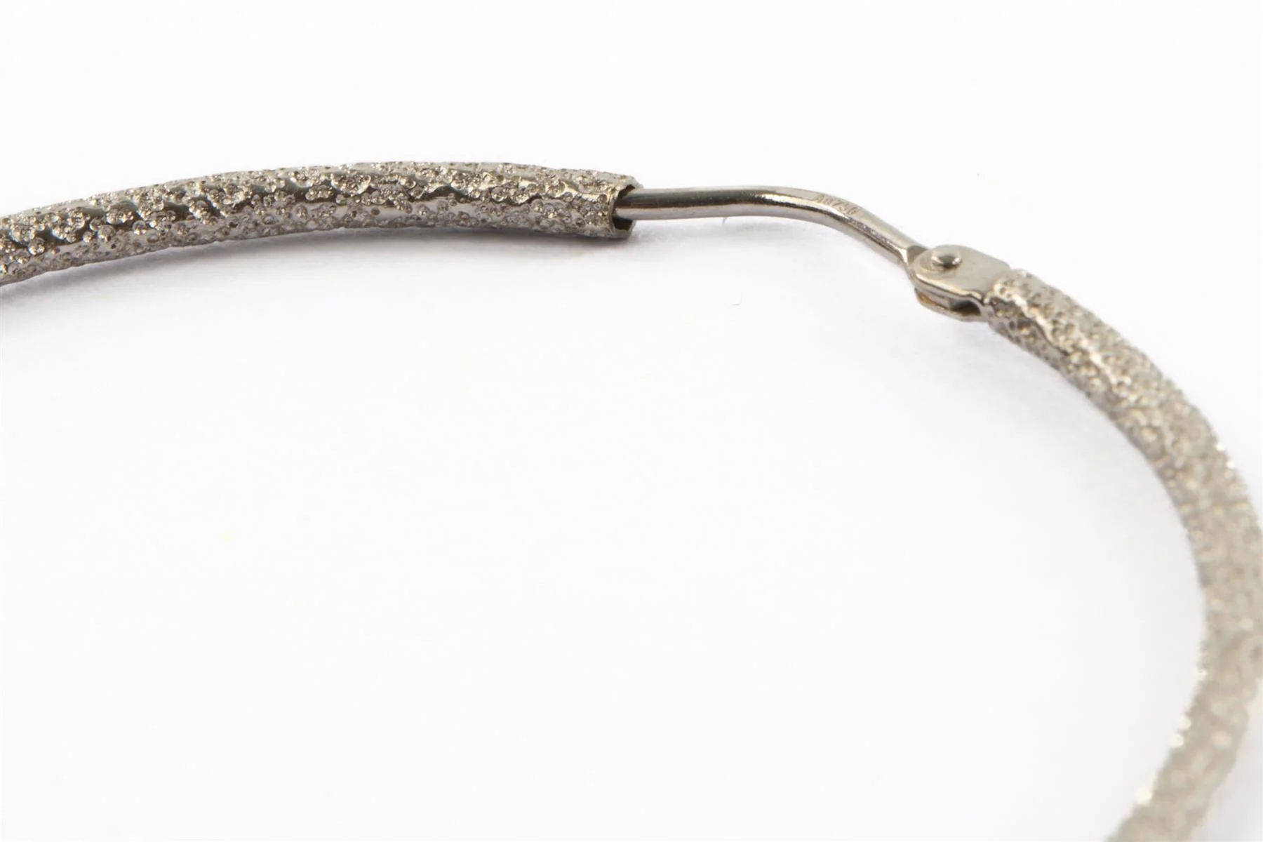 18K WHITE GOLD HOOP EARRINGS - Image 6