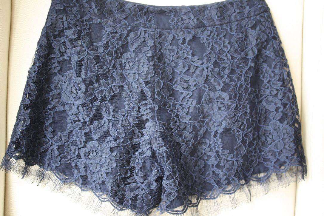 ADAM LIPPES NAVY LACE SHORTS US 2 UK 6 - Image 3
