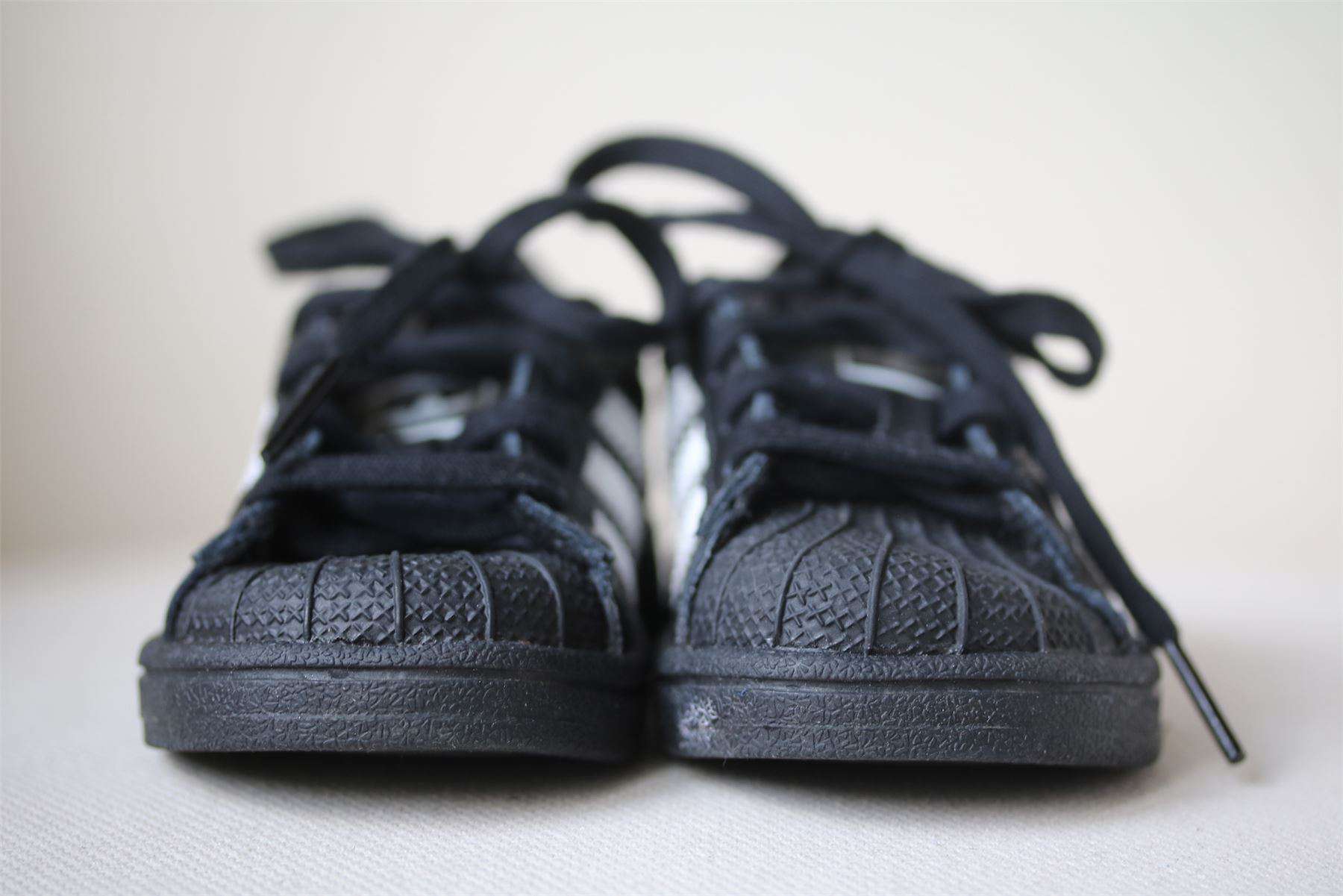 ADIDAS ORIGINALS SUPERSTAR KIDS BLACK TRAINERS EU 22 UK 5.5 - Image 2