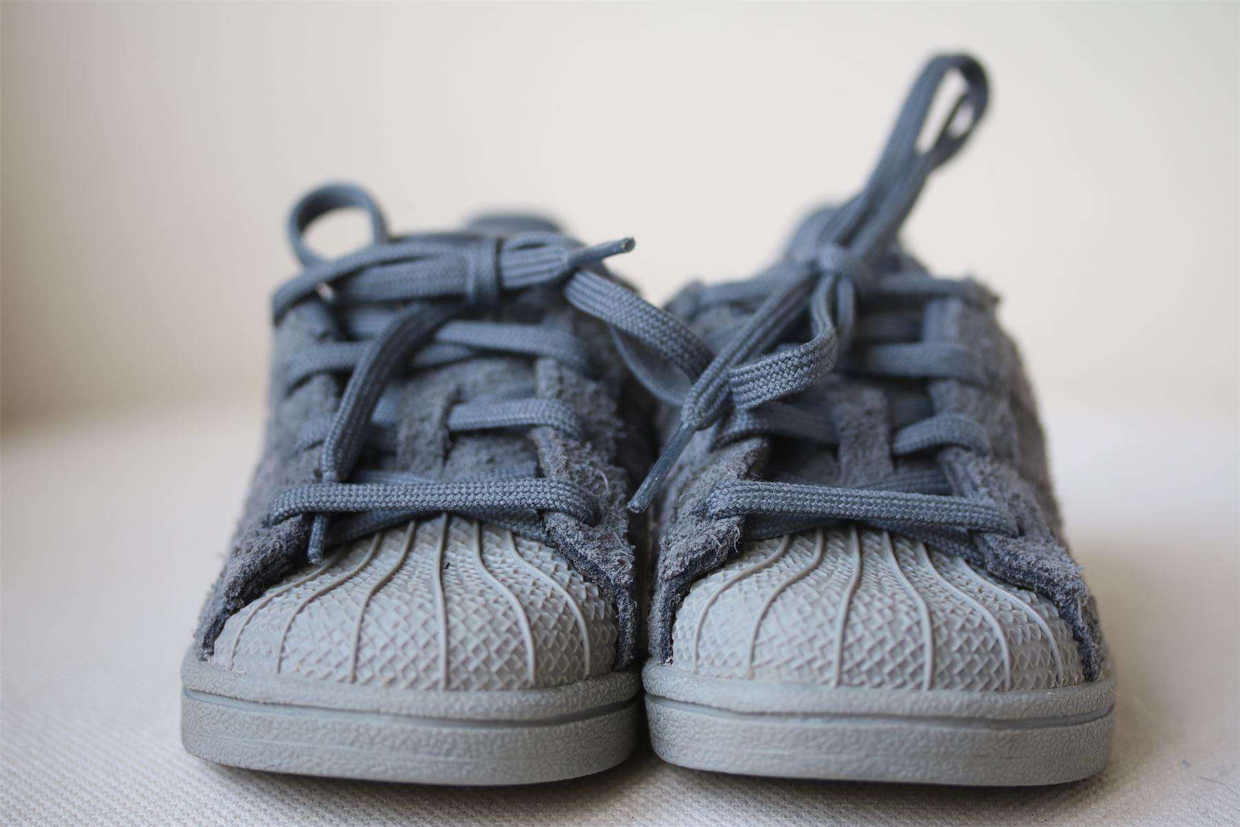 ADIDAS ORIGINALS SUPERSTAR KIDS GREY SUEDE TRAINERS EU 23 UK 6 - Image 2