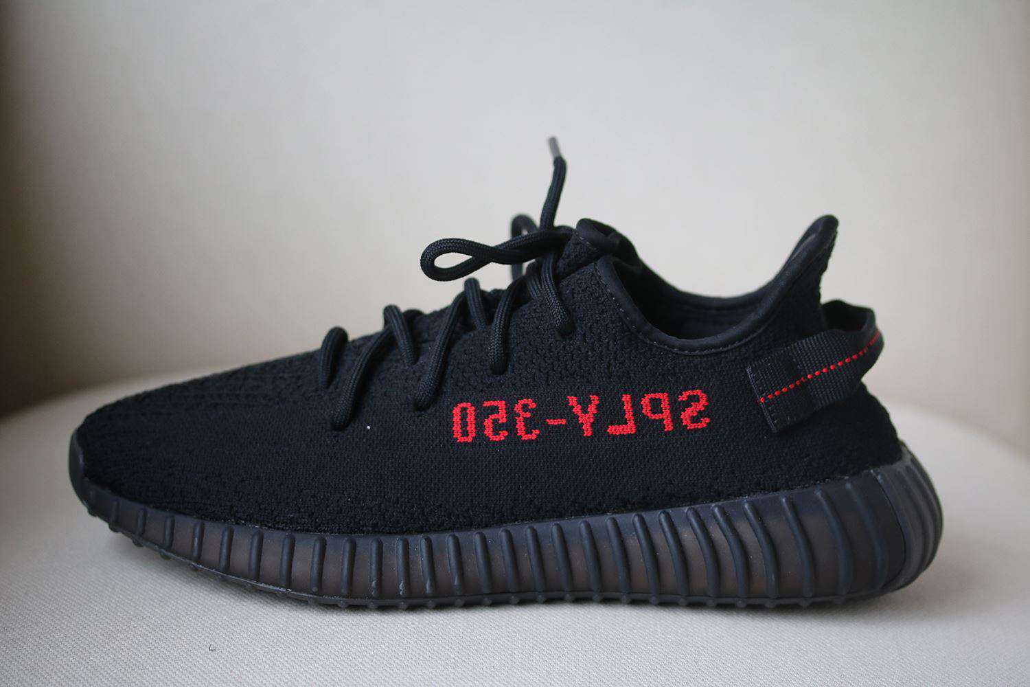 ADIDAS YEEZY BOOST 350 V2 BLACK RED SNEAKERS UK 9 US 9.5 FR 43 - Image 3