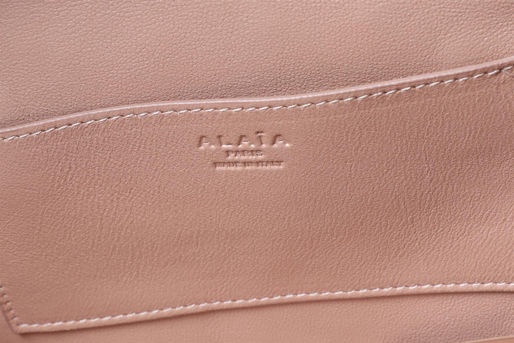 ALAÏA GREY LEATHER CLUTCH - Image 12