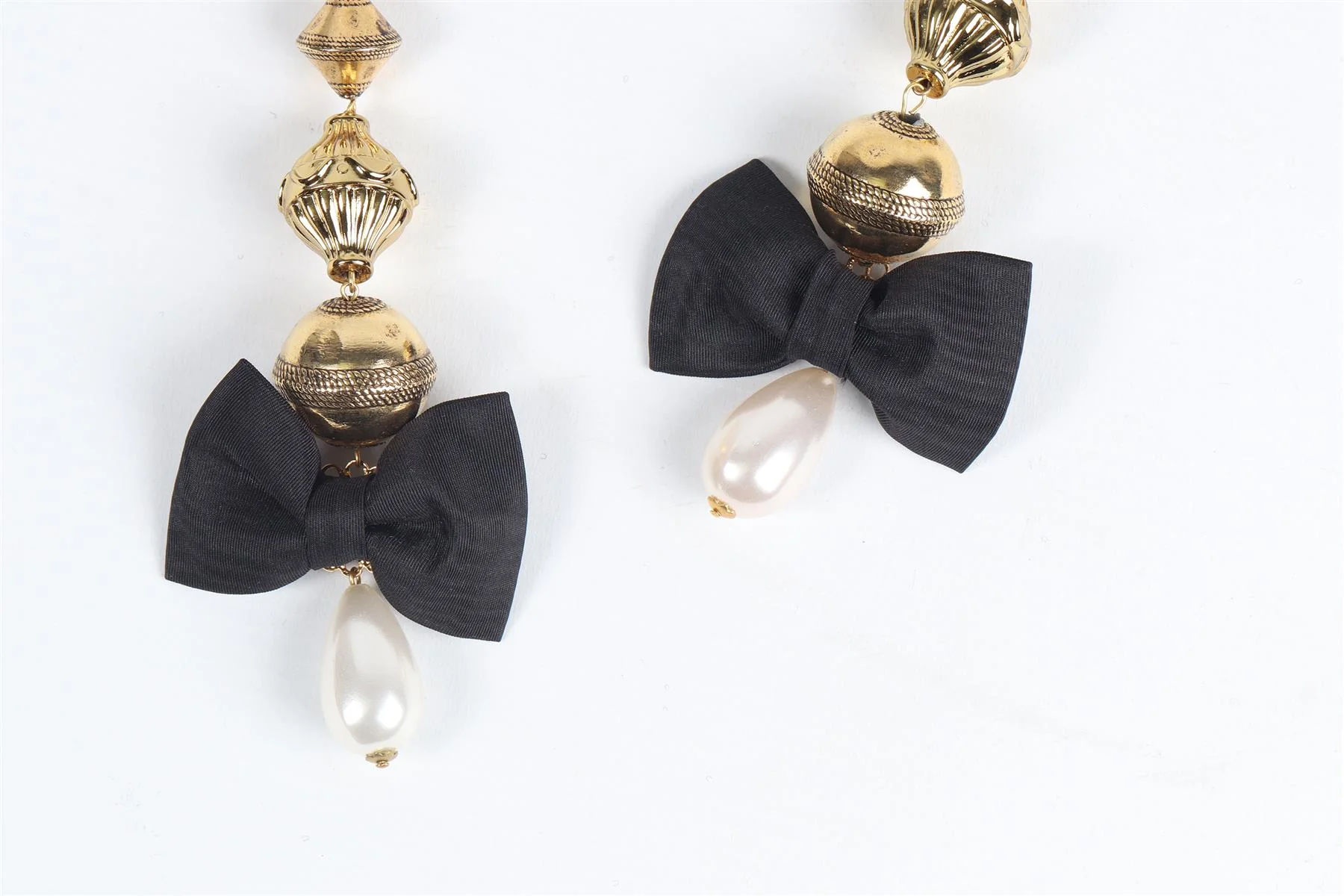 ALESSANDRA RICH GOLD TONE AND FAUX PEARL CLIP EARRINGS - Image 4