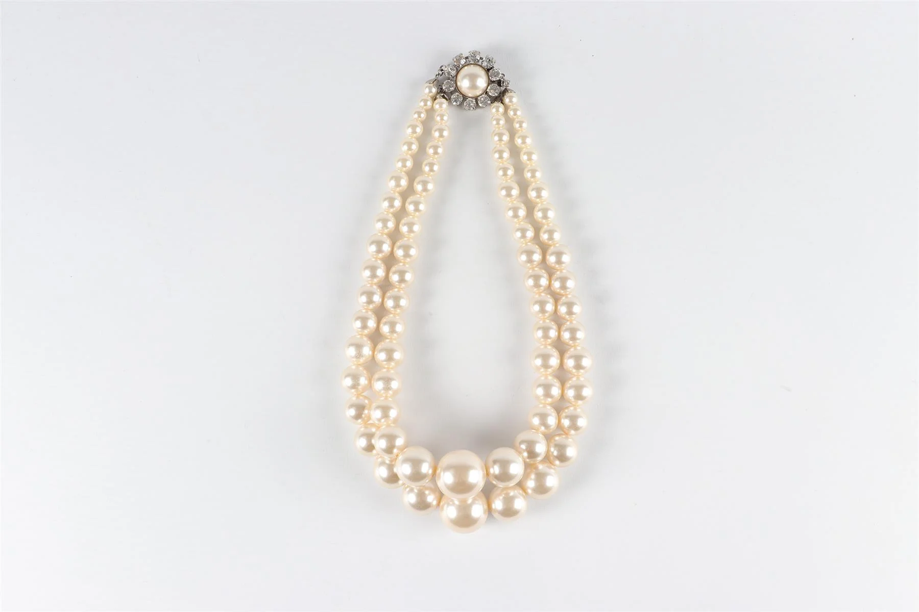 ALESSANDRA RICH IVORY CRYSTAL AND FAUX PEARL NECKLACE - Image 2