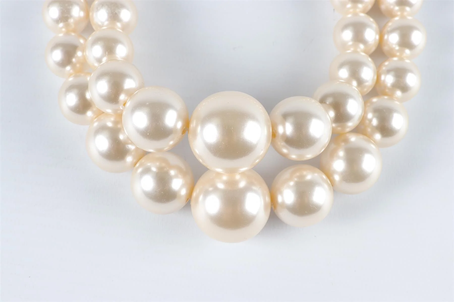 ALESSANDRA RICH IVORY CRYSTAL AND FAUX PEARL NECKLACE - Image 4