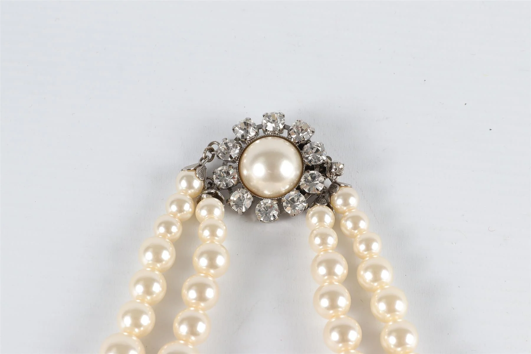 ALESSANDRA RICH IVORY CRYSTAL AND FAUX PEARL NECKLACE - Image 5