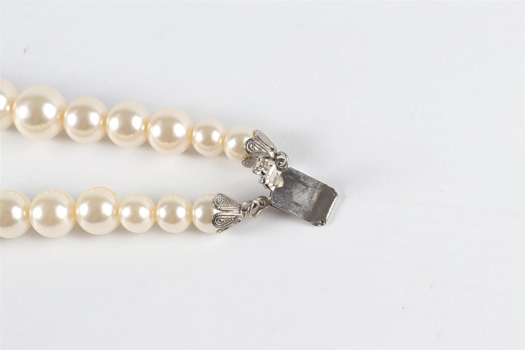 ALESSANDRA RICH IVORY CRYSTAL AND FAUX PEARL NECKLACE - Image 7
