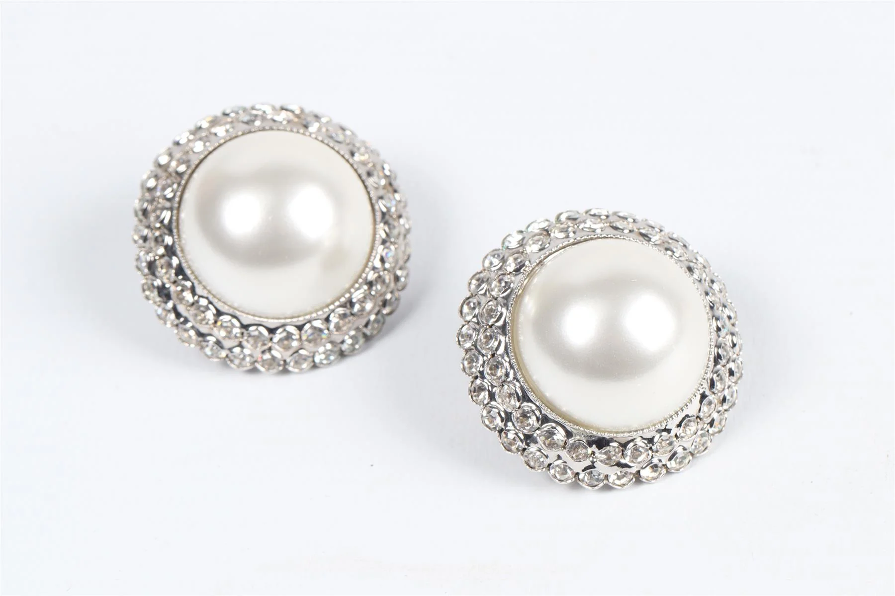 ALESSANDRA RICH SILVER TONE AND FAUX PEARL CLIP EARRINGS - Image 3