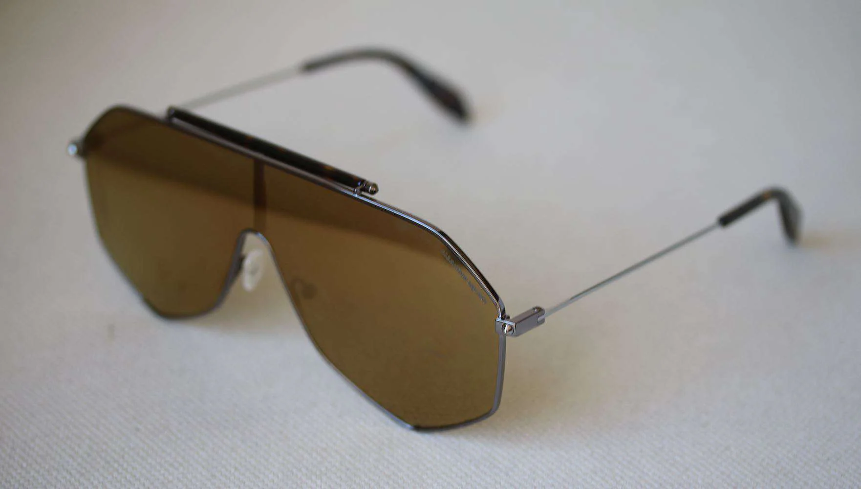 ALEXANDER MCQUEEN AM0138S 002 OVERSIZED RUTHENIUM AND BRONZE SUNGLASSES - Image 3
