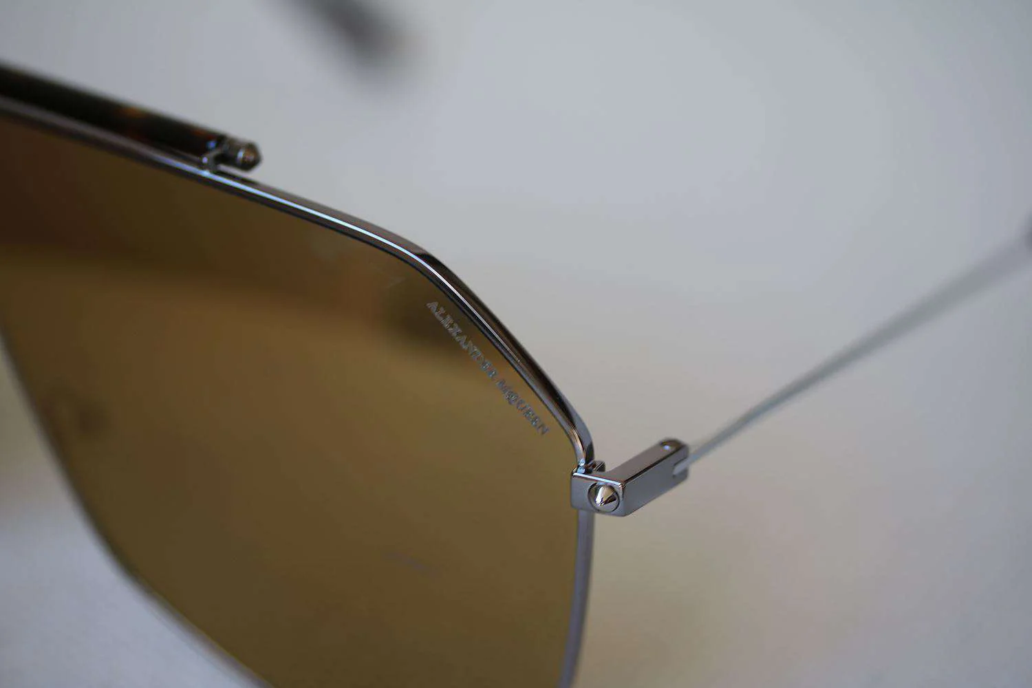 ALEXANDER MCQUEEN AM0138S 002 OVERSIZED RUTHENIUM AND BRONZE SUNGLASSES - Image 4