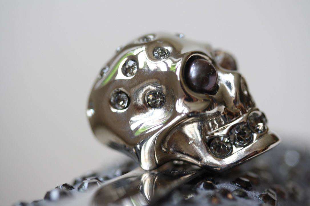 ALEXANDER MCQUEEN GREY CRYSTAL SKULL CLUTCH BAG - Image 7