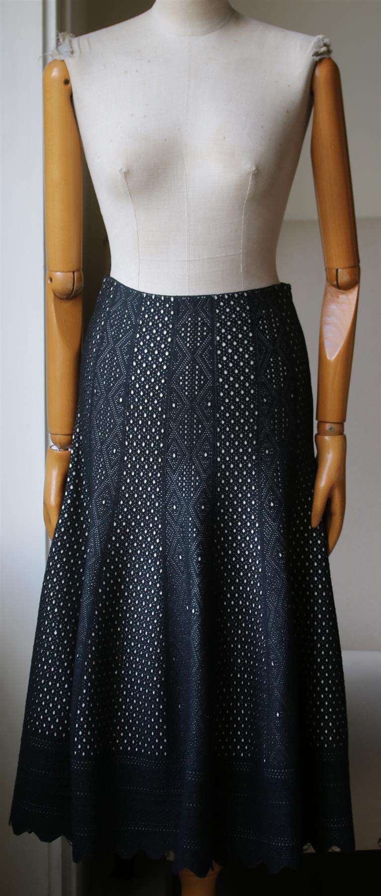 ALEXANDER MCQUEEN LASER CUT KNITTED MIDI SKIRT MEDIUM - Image 2