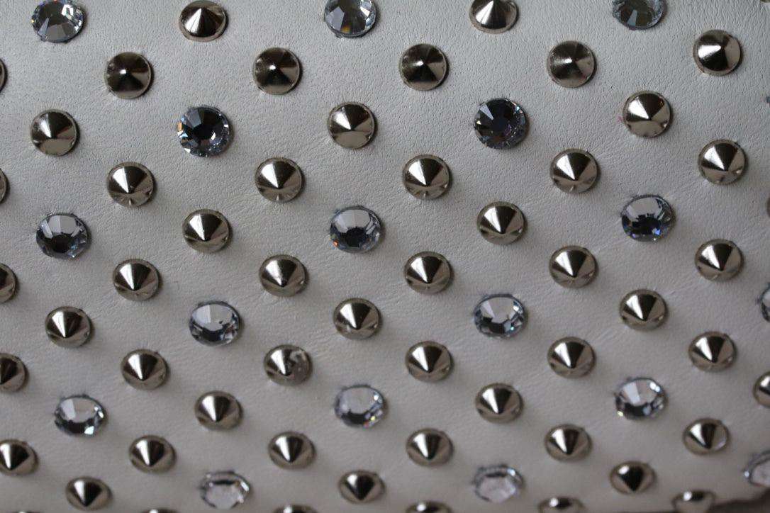 ALEXANDER MCQUEEN STUDDED CRYSTAL SKULL BOX CLUTCH - Image 12