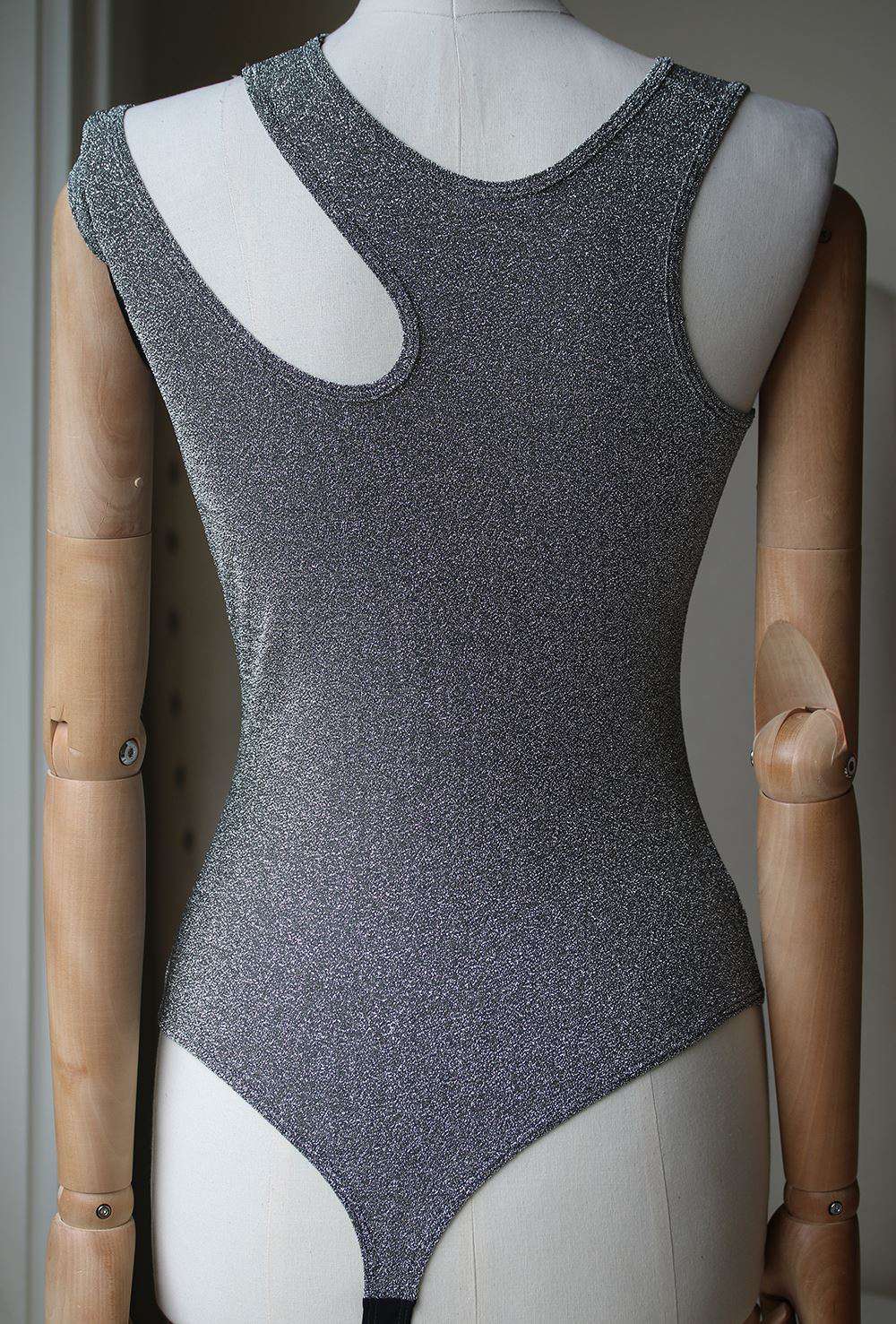 ALIX ASTOR CUTOUT METALLIC STRETCH-KNIT BODYSUIT MEDIUM - Image 3