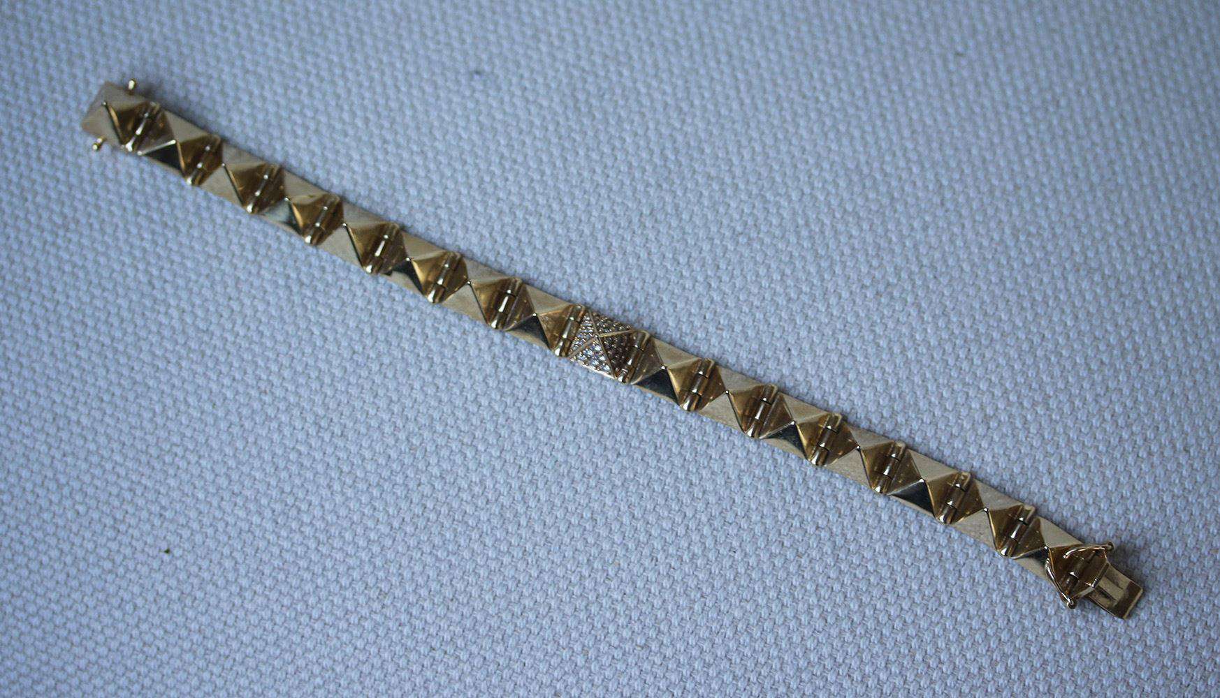 ANITA KO YELLOW GOLD MEDIUM SPIKE BRACELET WITH ONE DIAMOND SPIKE - Image 2