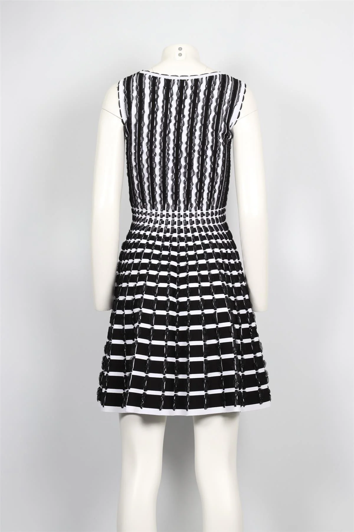 ANTONINO VALENTI BLACK AND WHITE KNIT MINI DRESS IT 40 UK 8 - Image 4