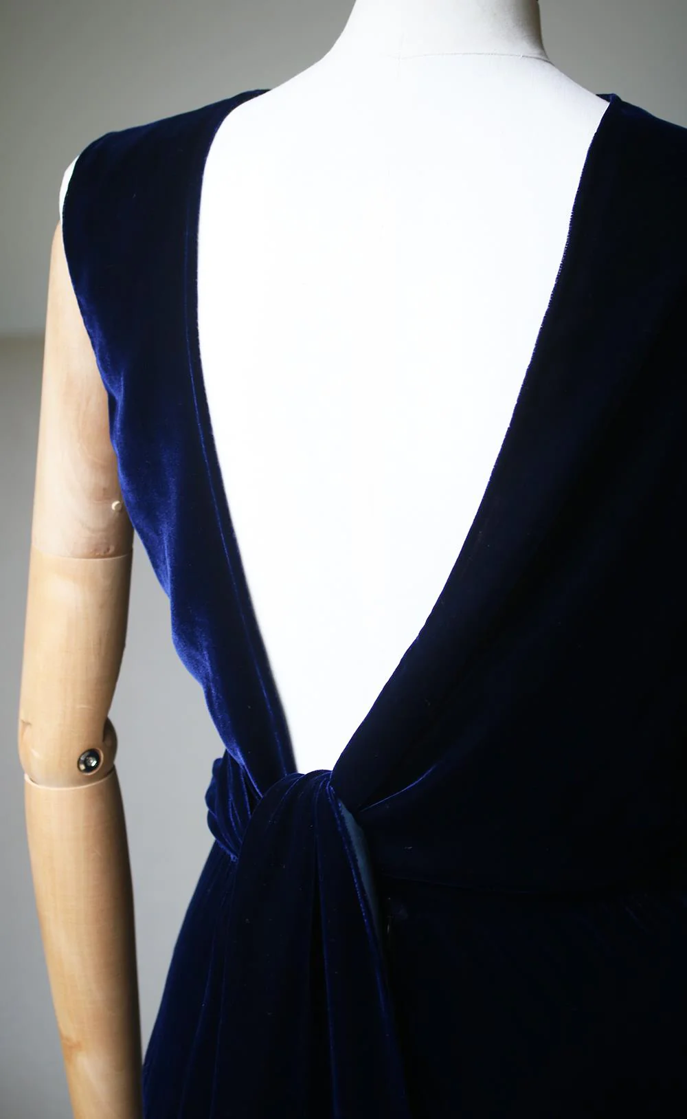 AZZEDINE ALAÏA VINTAGE HAUTE COUTURE VELVET DRAPED GOWN UK 8 - Image 5