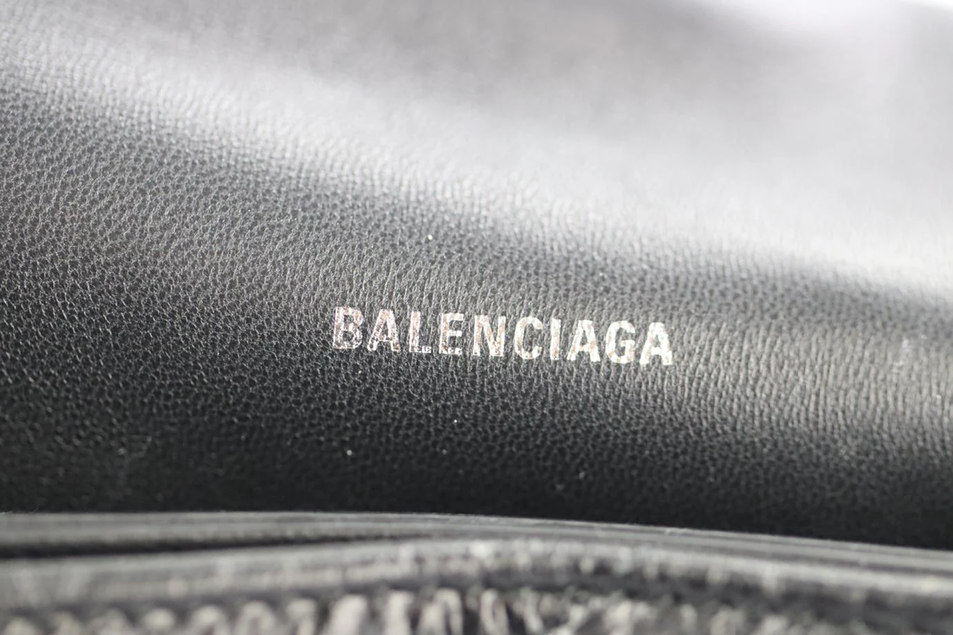 BALENCIAGA CRUSH MEDIUM QUILTED LEATHER SHOULDER BAG - Image 8