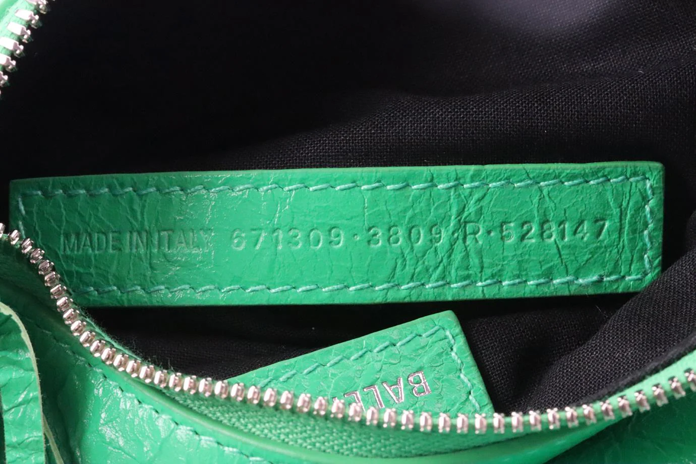 BALENCIAGA LE CAGOLE XS STUDDED CRINKLED LEATHER SHOULDER BAG - Image 9