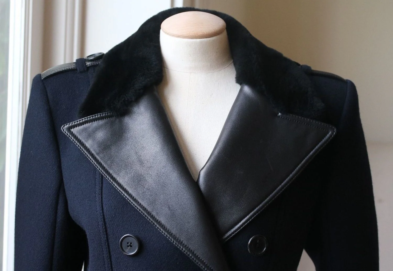 BALMAIN FUR-TRIMMED DOUBLE-BREASTED BELTED WOOL AND CASHMERE COAT FR 36 UK 8 - Image 3