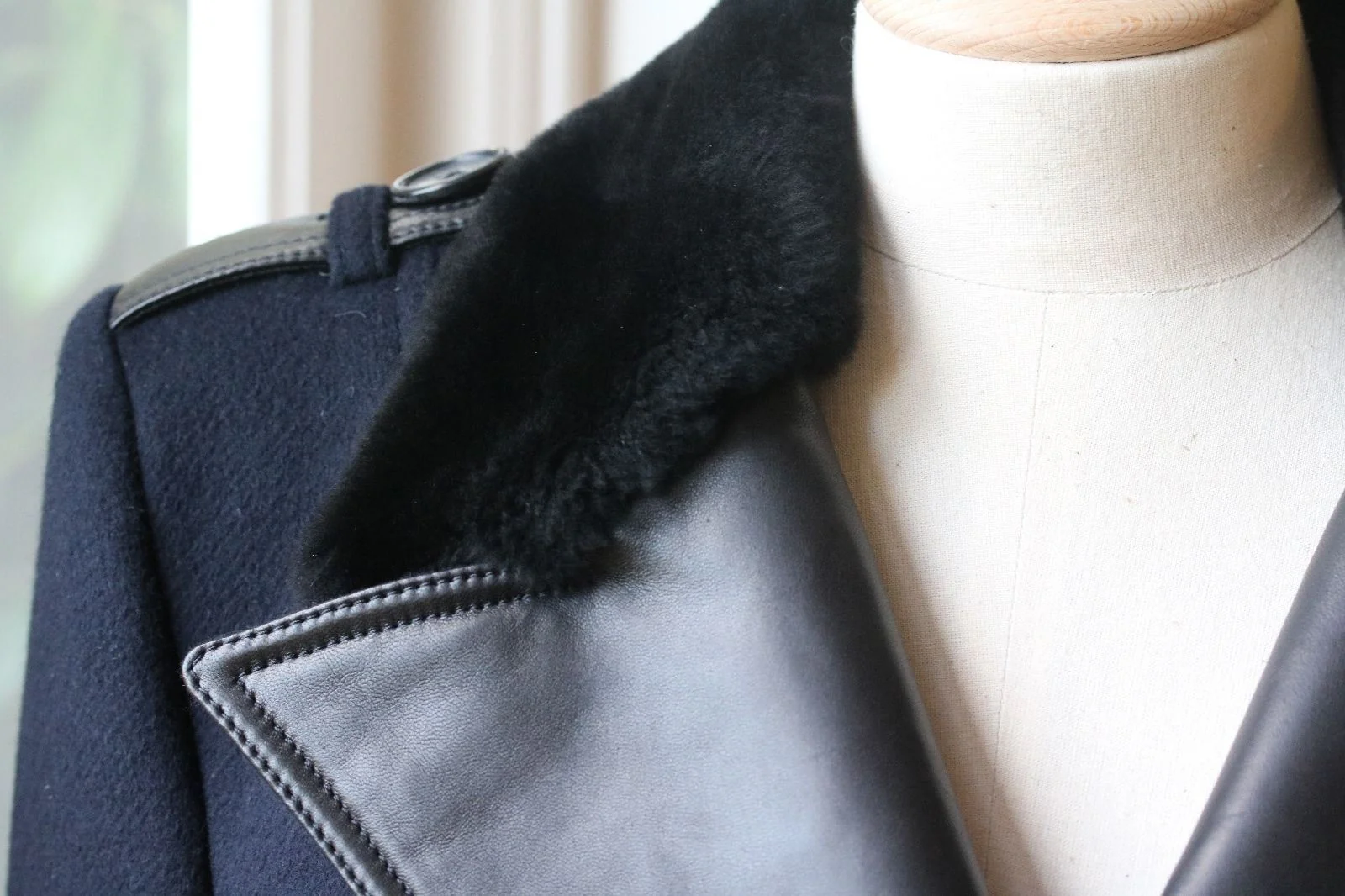 BALMAIN FUR-TRIMMED DOUBLE-BREASTED BELTED WOOL AND CASHMERE COAT FR 36 UK 8 - Image 7