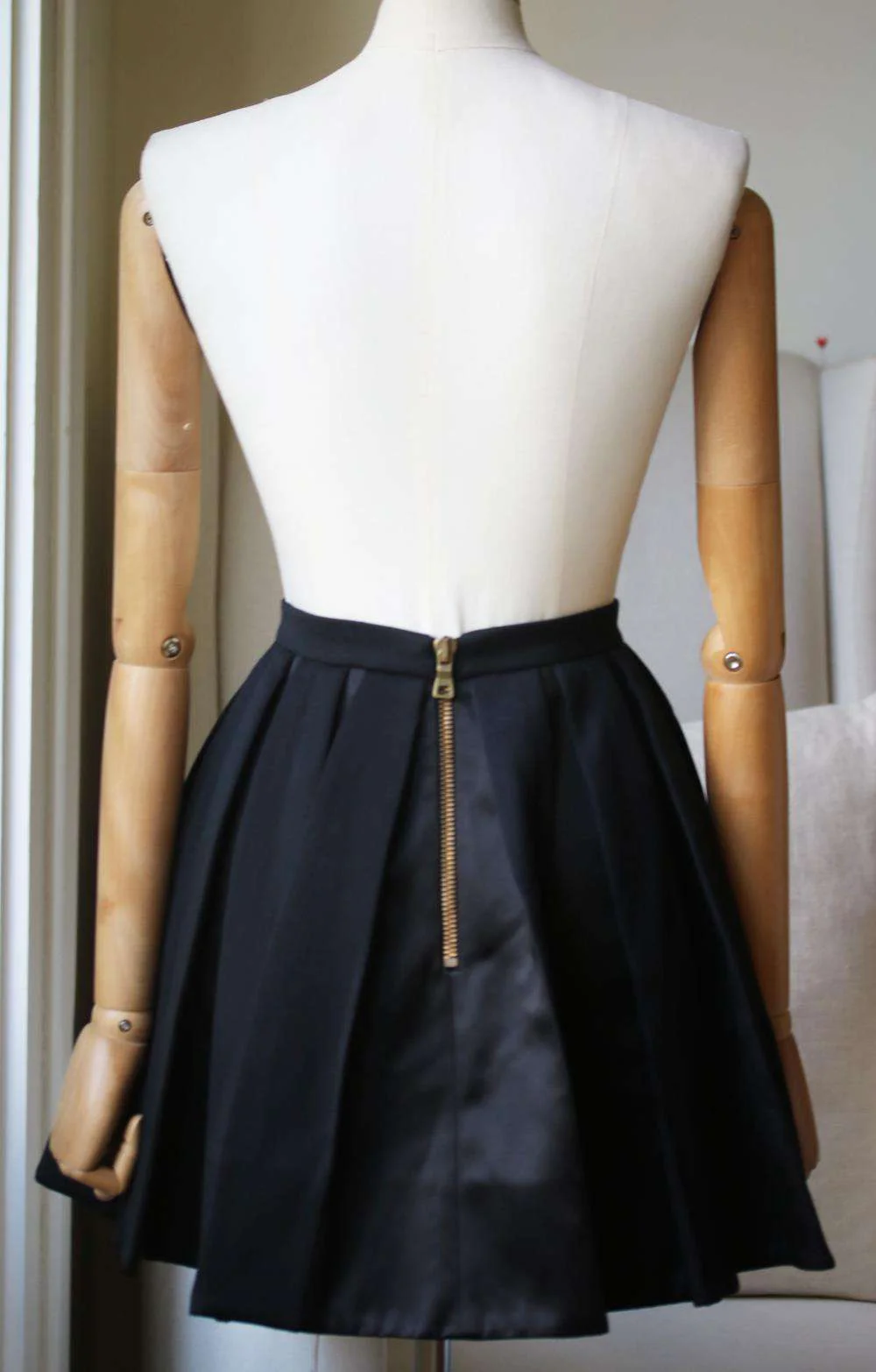 BALMAIN PLEATED WOOL MINI SKIRT FR 36 UK 8 - Image 4