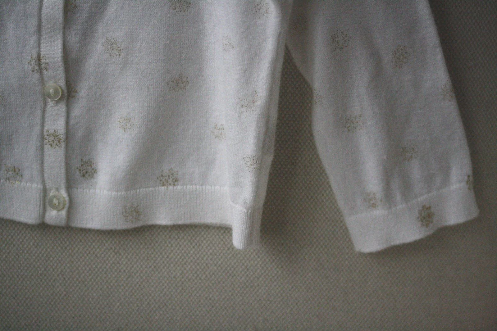 BONPOINT CREAM AND SPARKLY GOLD BABY CARDIGAN 2 YEARS - Image 6