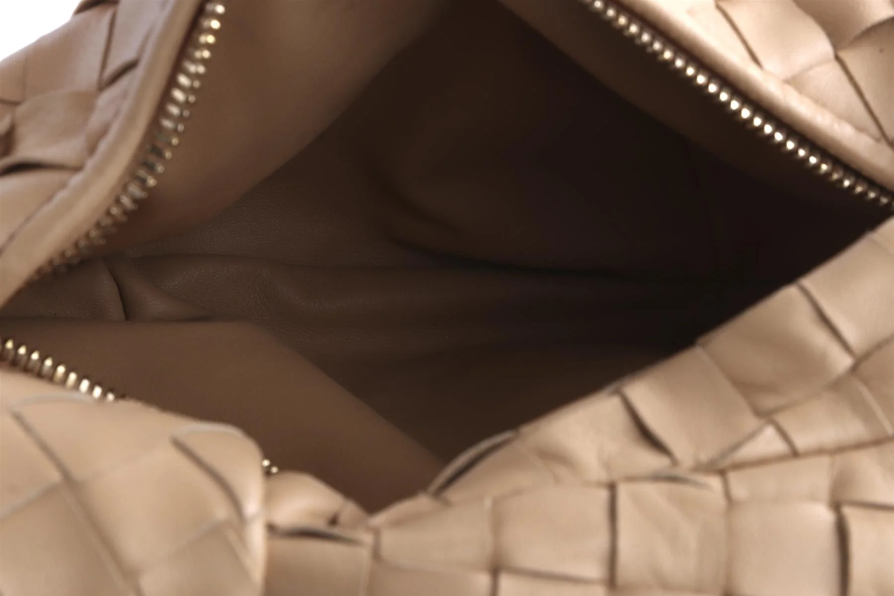 BOTTEGA VENETA BEIGE JODIE MINI INTRECCIATO LEATHER TOTE BAG - Image 10