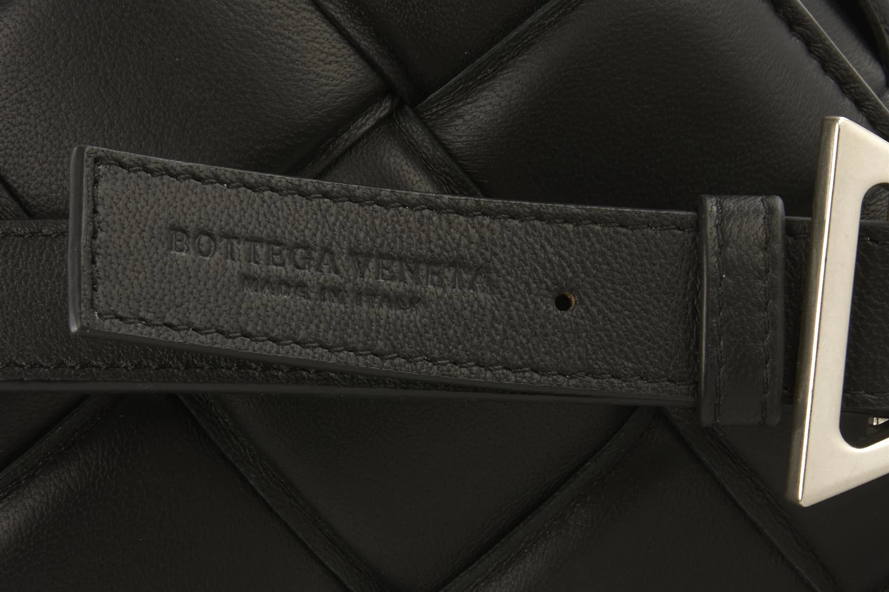 BOTTEGA VENETA BLACK CASSETTE MEDIUM PADDED INTRECCIATO LEATHER SHOULDER BAG - Image 10