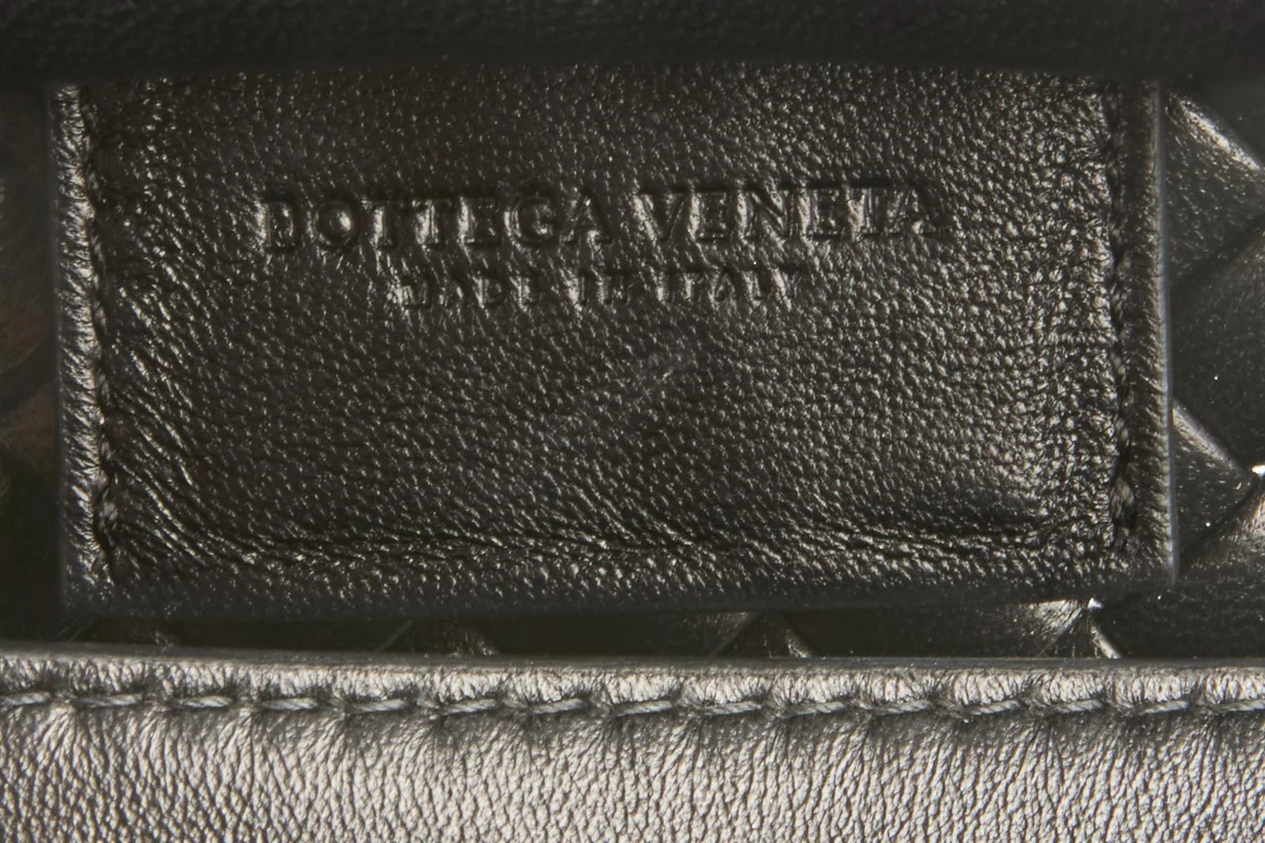 BOTTEGA VENETA BLACK HANDLE MEDIUM INTRECCIATO LEATHER TOTE BAG - Image 9