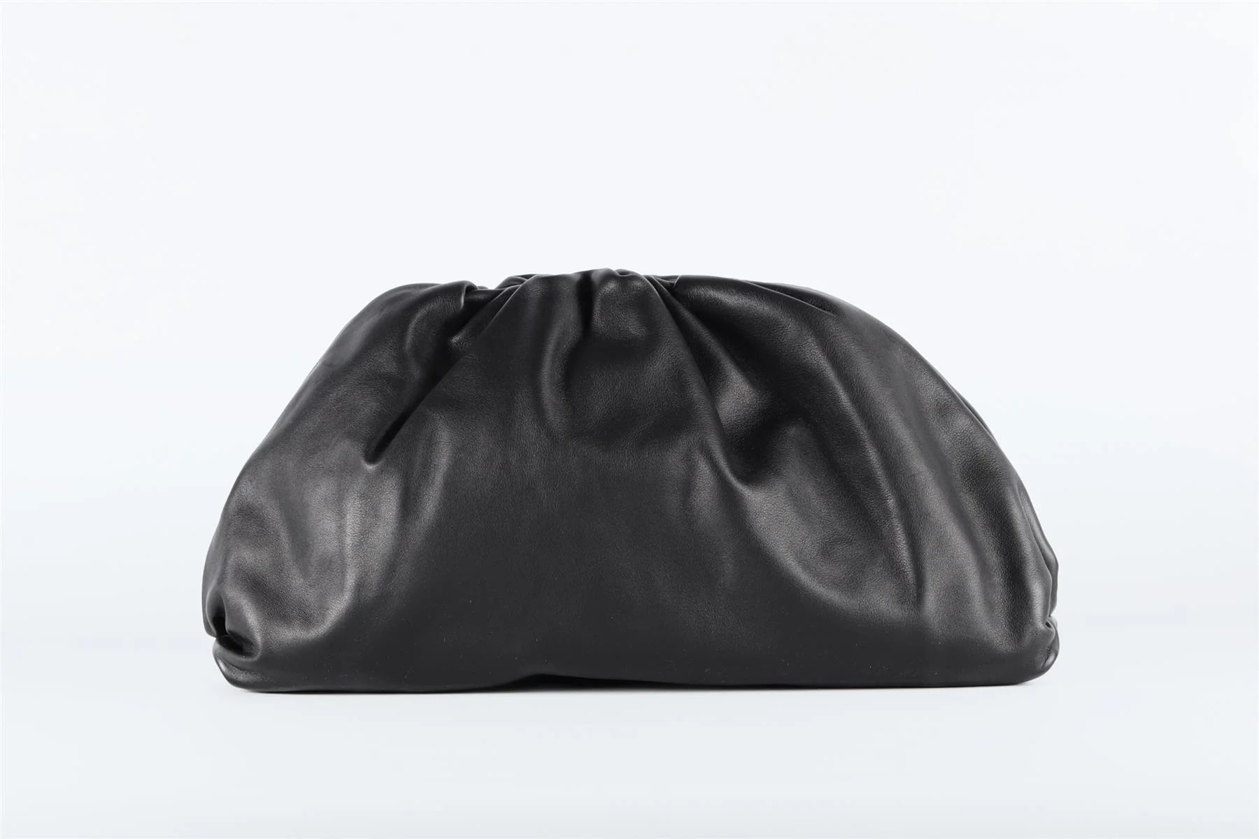 BOTTEGA VENETA BLACK THE POUCH LARGE LEATHER CLUTCH - Image 2