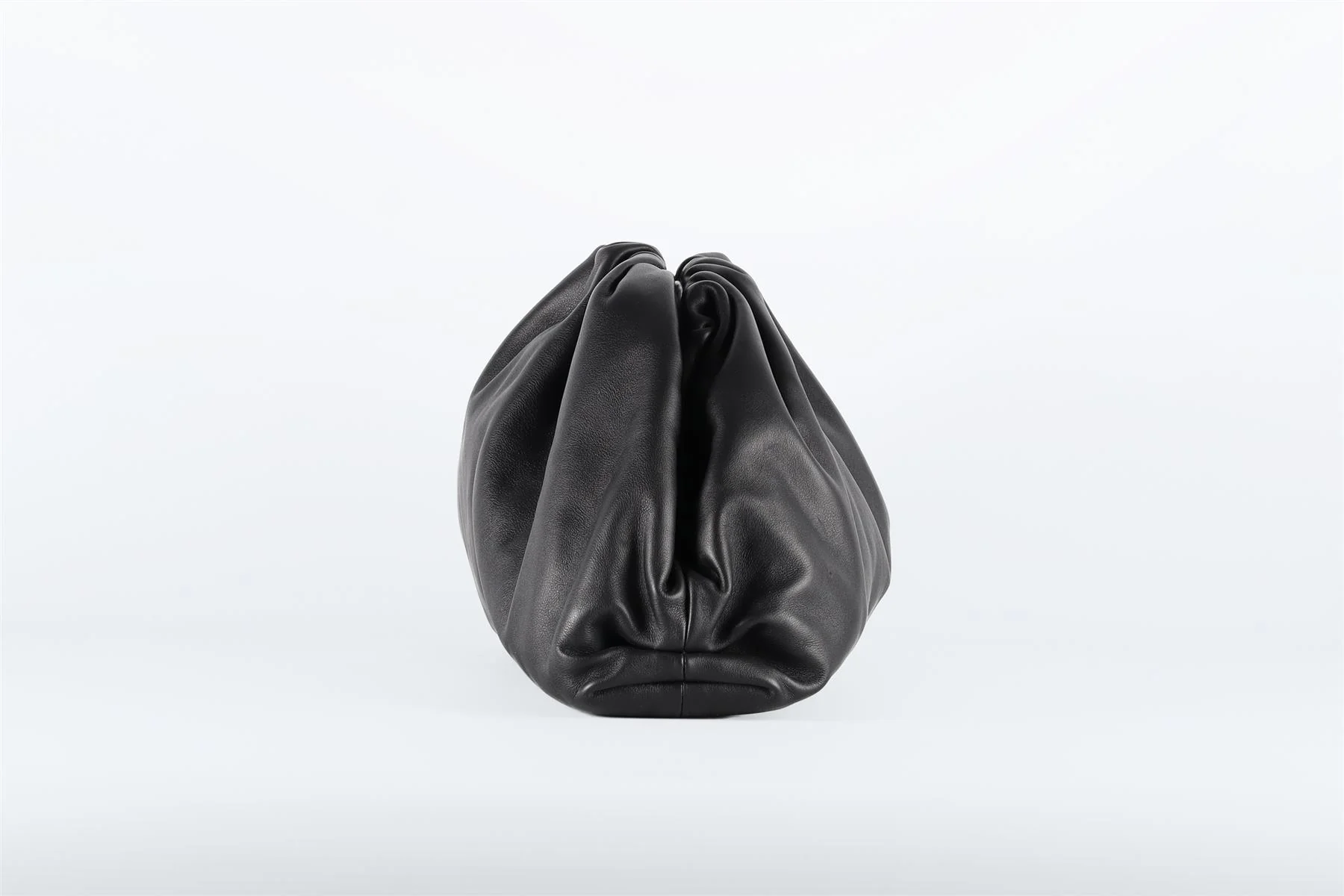 BOTTEGA VENETA BLACK THE POUCH LARGE LEATHER CLUTCH - Image 5