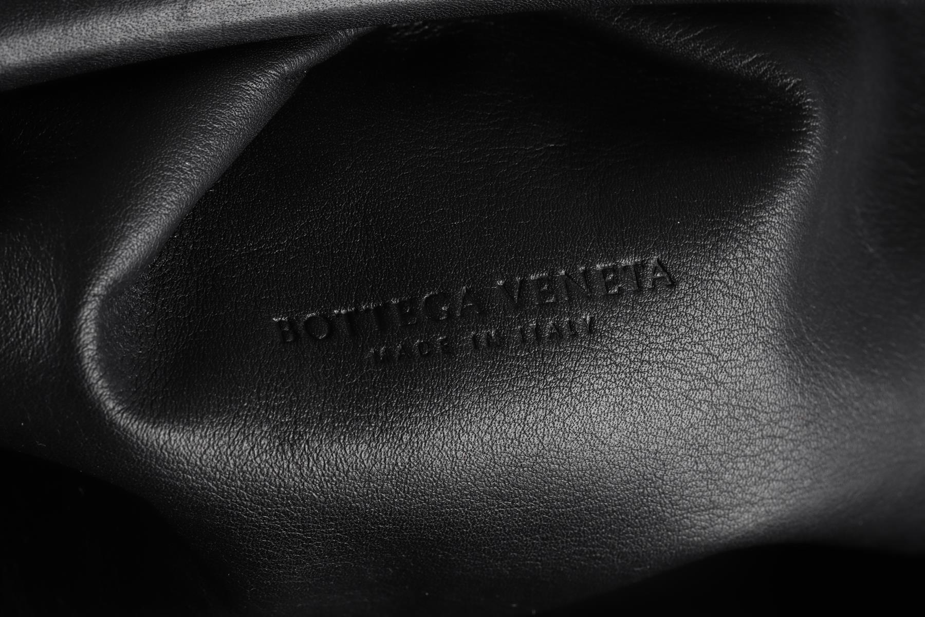 BOTTEGA VENETA BLACK THE POUCH LARGE LEATHER CLUTCH - Image 8