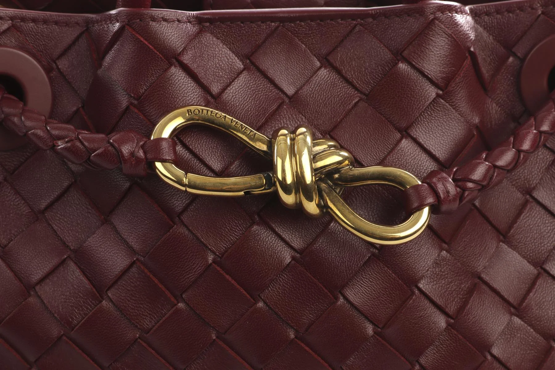 BOTTEGA VENETA BURGUNDY ANDIAMO SMALL INTRECCIATO LEATHER TOTE BAG - Image 9