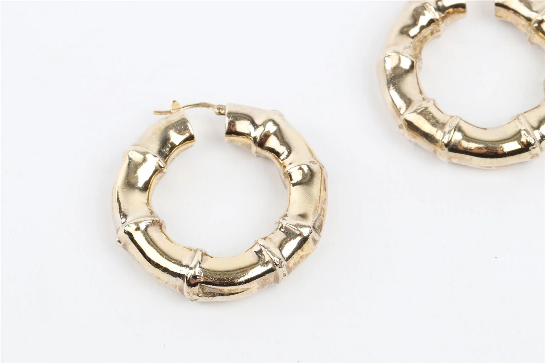 BOTTEGA VENETA GOLD BAMBOO HOOP EARRINGS - Image 3