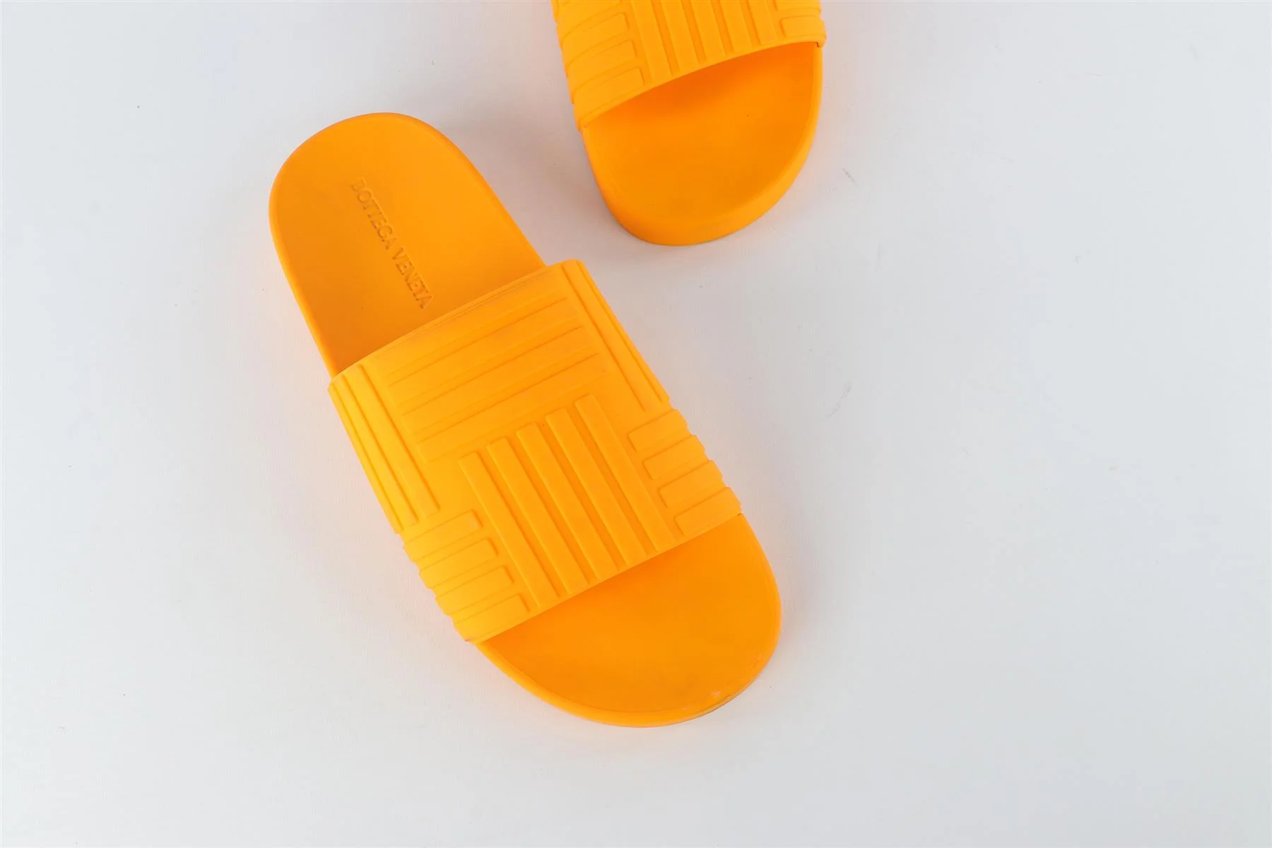 BOTTEGA VENETA ORANGE MEN'S RUBBER SLIDES EU 42 UK 8 US 9 - Image 4
