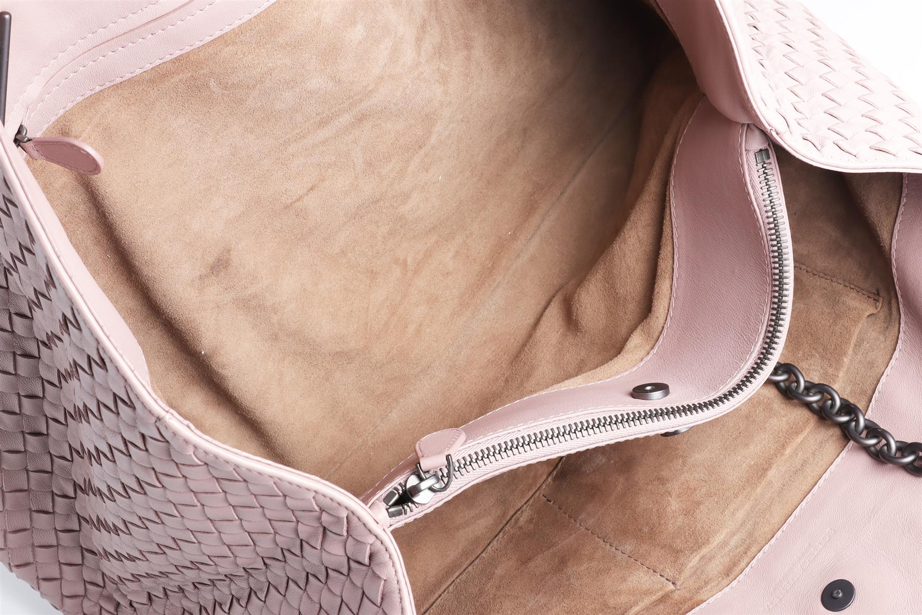 BOTTEGA VENETA PINK DOUBLE CHAIN MEDIUM INTRECCIATO LEATHER TOTE BAG - Image 11