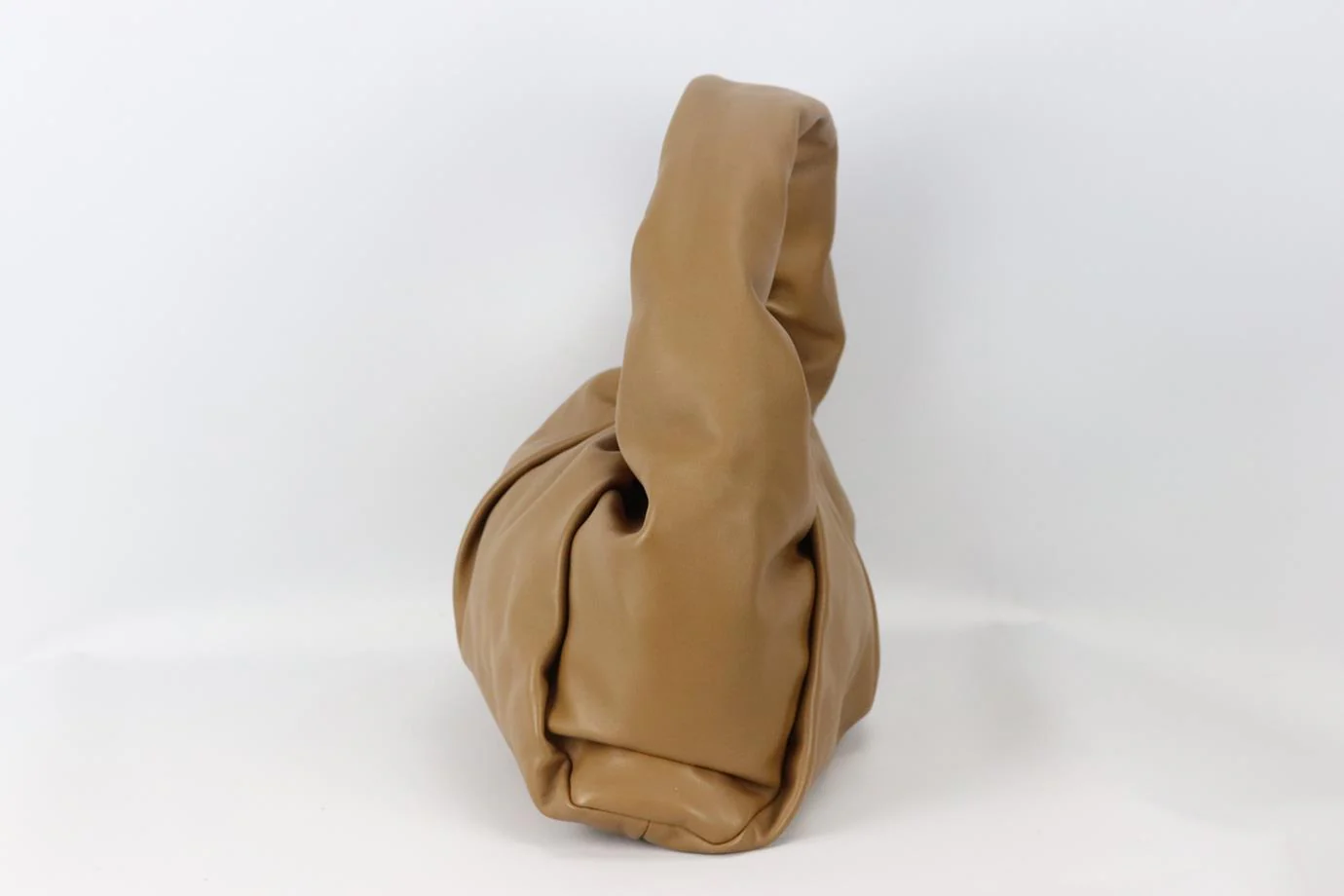 BOTTEGA VENETA POUCH GATHERED LEATHER SHOULDER BAG - Image 4