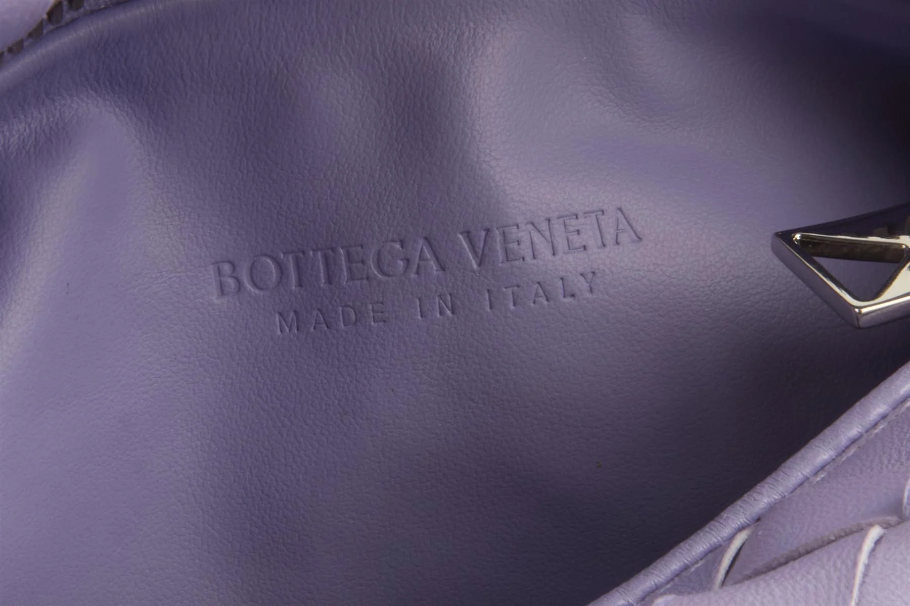 BOTTEGA VENETA PURPLE JODIE MINI INTRECCIATO LEATHER TOTE BAG - Image 8