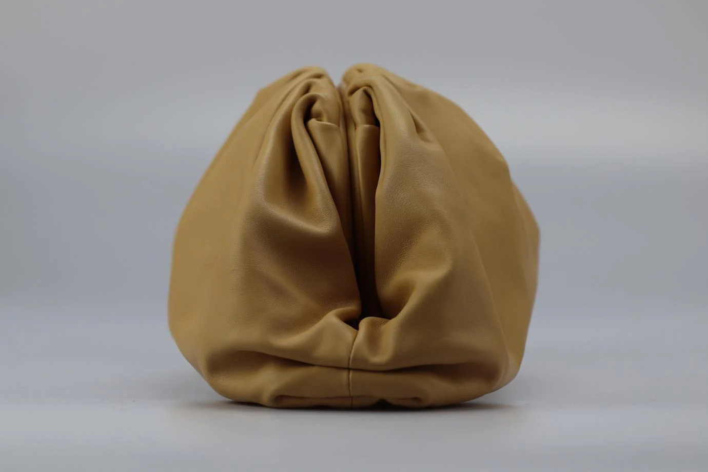 BOTTEGA VENETA THE POUCH LARGE GATHERED LEATHER CLUTCH - Image 3