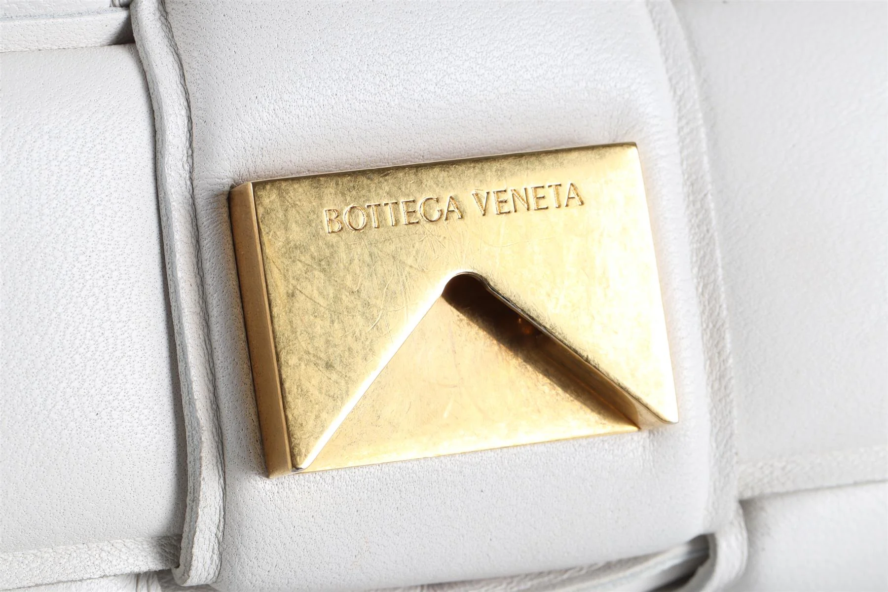 BOTTEGA VENETA WHITE THE CHAIN CASSETTE INTRECCIATO LEATHER SHOULDER BAG - Image 9
