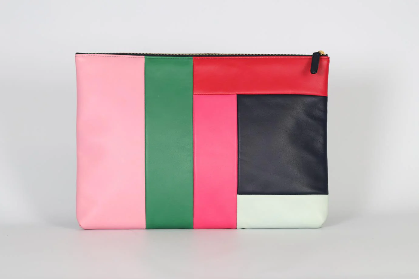 CHANEL 2015 O-CASE LEATHER CLUTCH - Image 3