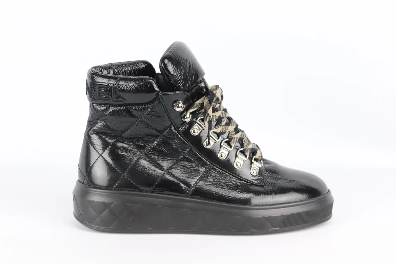 CHANEL 2018 QUILTED PATENT LEATHER ANKLE BOOTS EU 38.5 UK 5.5 US 8.5 - Image 2