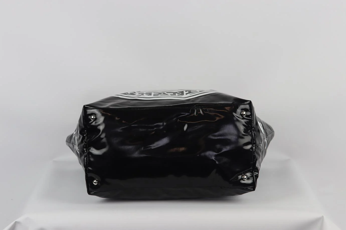 CHANEL 2019 LA PAUSA BAY SMALL COATED CANVAS AND LEATHER TOTE BAG - Image 7
