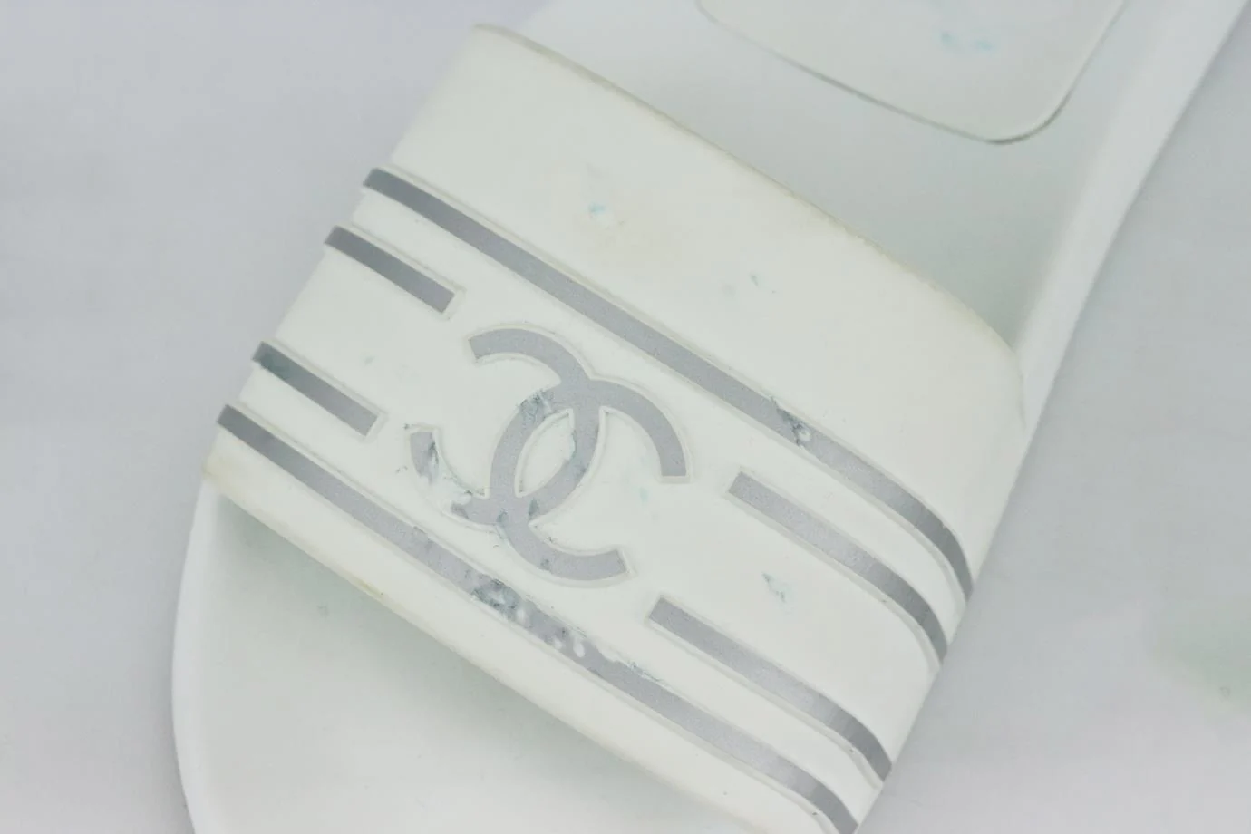CHANEL 2019 LOGO DETAILED STRIPED RUBBER SLIDES EU 38 UK 5 US 8 - Image 7