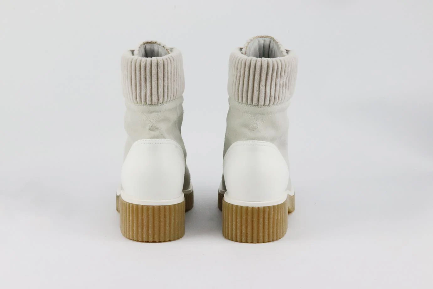 CHANEL 2020 CC DETAILED SUEDE AND LEATHER ANKLE BOOTS EU 38.5 UK 5.5 US 8.5 - Image 4