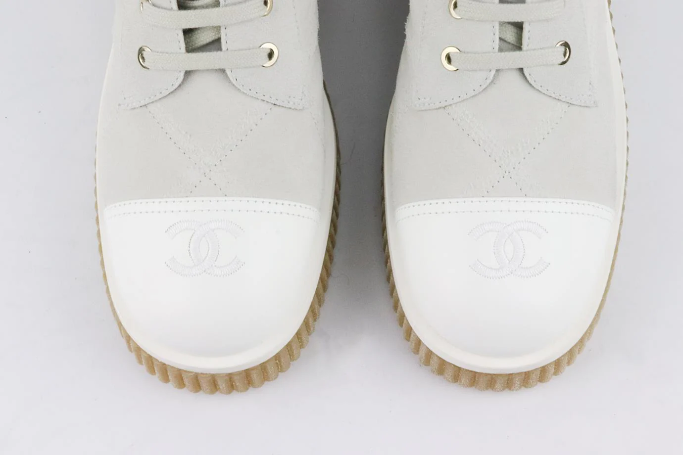 CHANEL 2020 CC DETAILED SUEDE AND LEATHER ANKLE BOOTS EU 38.5 UK 5.5 US 8.5 - Image 5