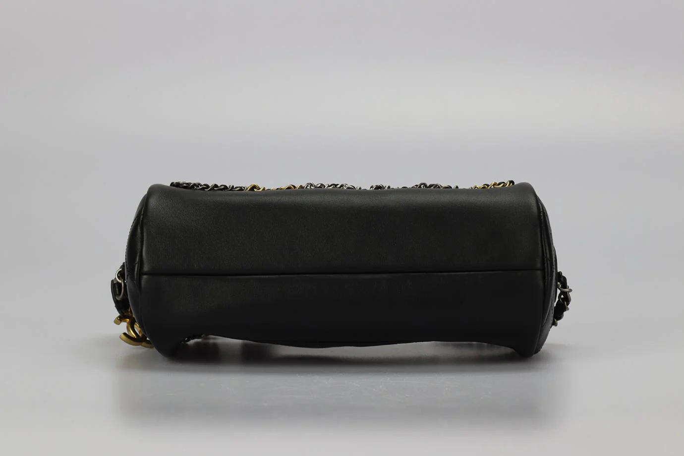 CHANEL 2020 WRITTEN IN CHAIN BOWLING LEATHER SHOULDER BAG - Image 6