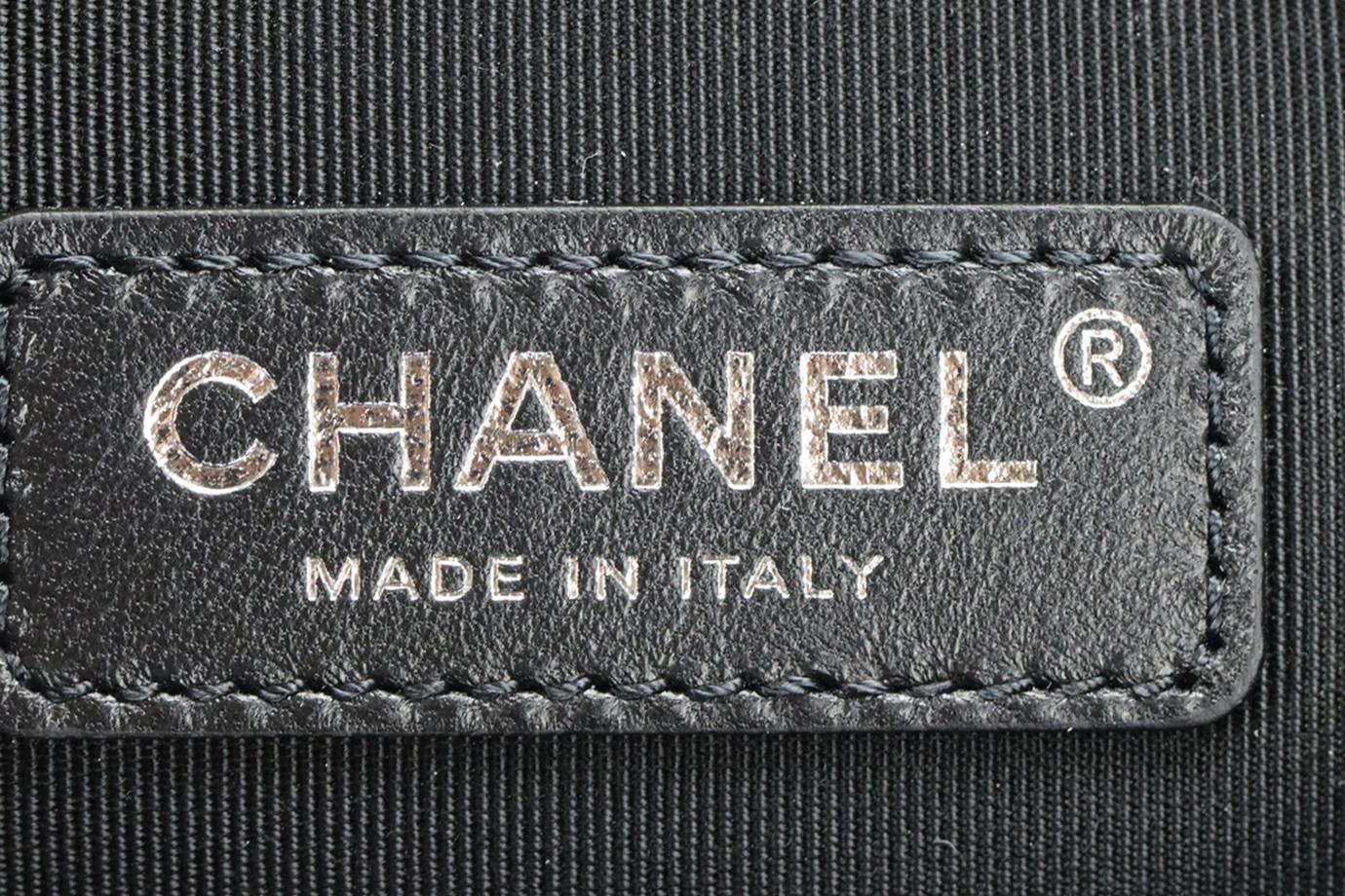 CHANEL 2020 WRITTEN IN CHAIN BOWLING LEATHER SHOULDER BAG - Image 9